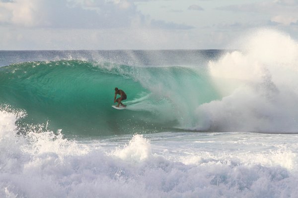 Quels sont les critères pour choisir une location de vacances en bord de mer en Bretagne avec des cours de surf?